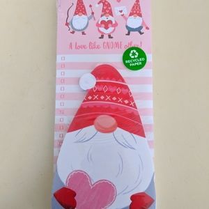 New - 2 piece Gnome Notepad Set magnet- Valentine's Heart